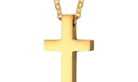 Golden korsmykke med kæde