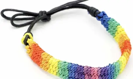 LGBT+ armbånd i friske farver.