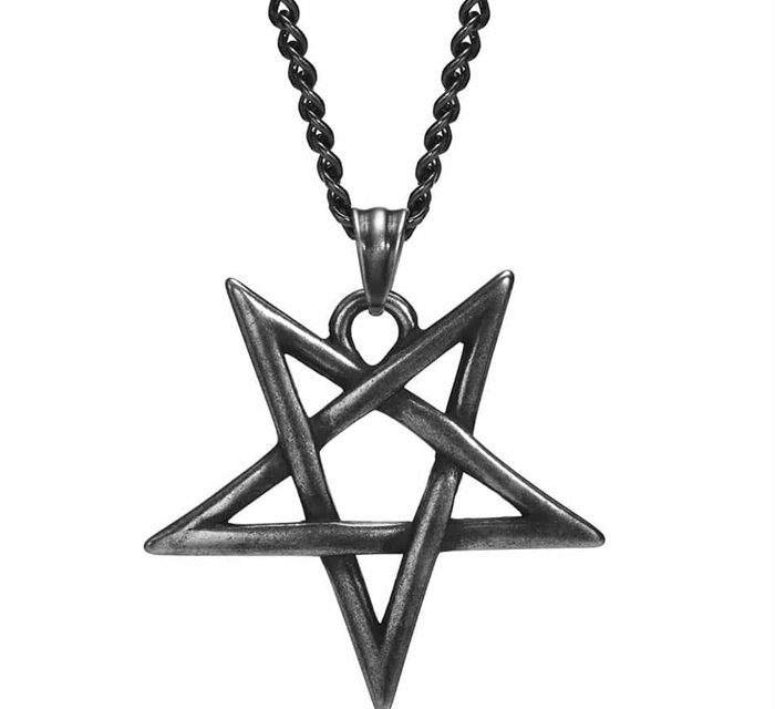 Okkult pentagram halssmykke i oxyderet stål.